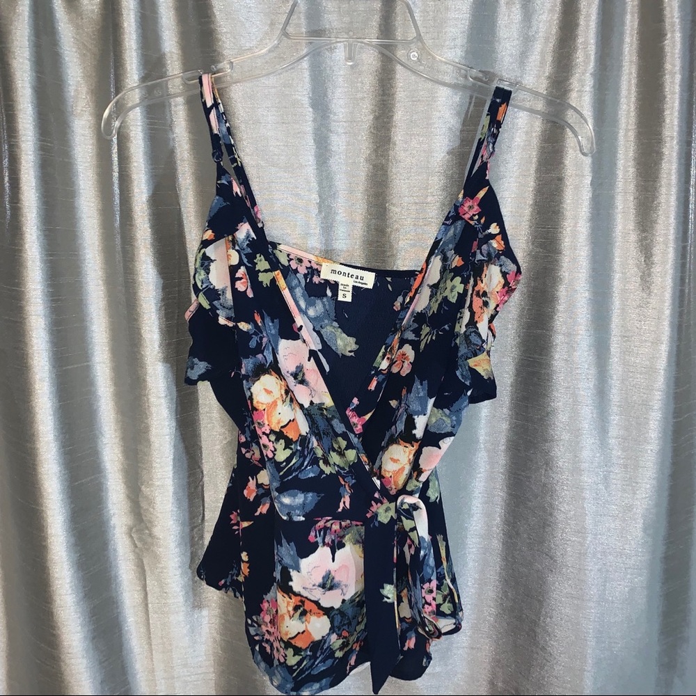 🌸 Floral top 🌸